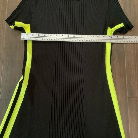 Escada Sport Damouel Black Ribbed Knit Short Sleeve Side-Stripe Dress Size M - Picture 4 of 7